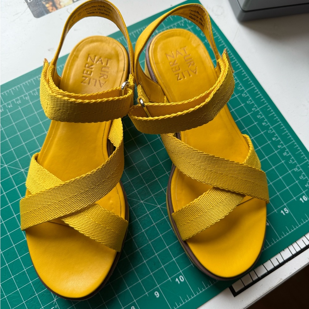 Alizer Natur Yellow Sandals size 7